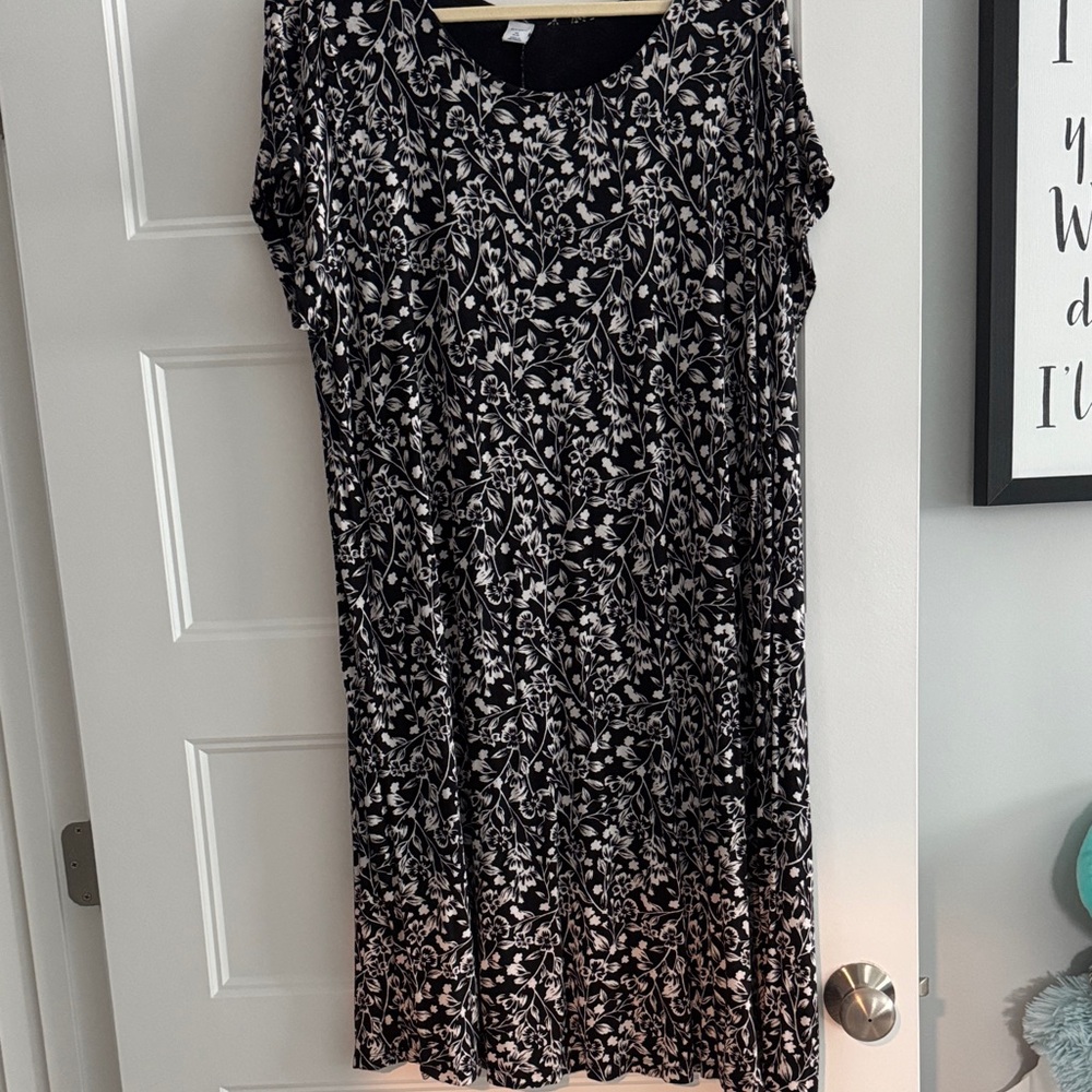 Old Navy Black and White Floral stretchy Dress